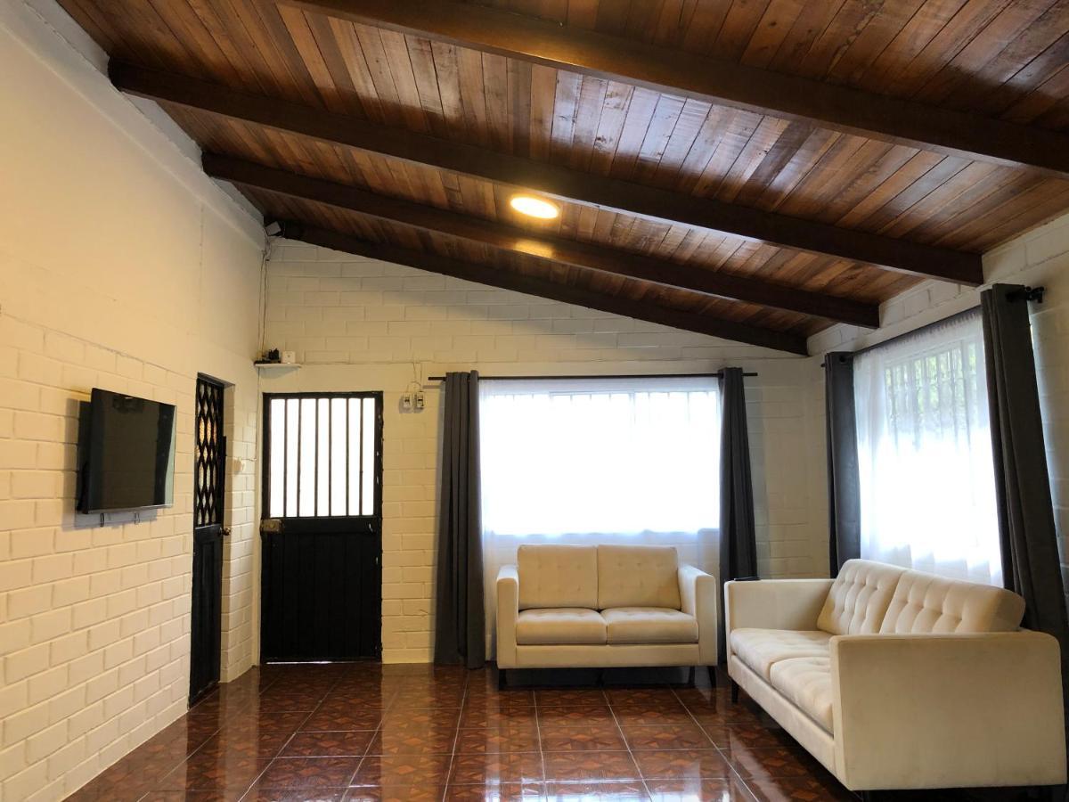 High-End Holiday Cabin - Tungurahua Hot Springs Baños Buitenkant foto